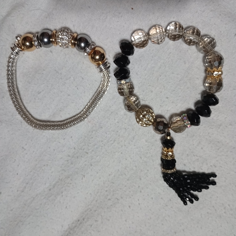 Two high quality beaded bracelets costume jewelry (B006)